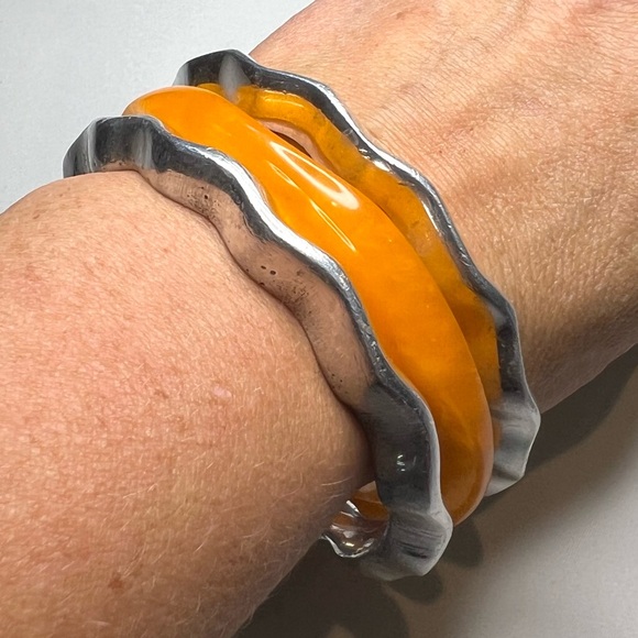 Vintage Wavy Bangles Pewter & Plastic bangles - Picture 13 of 17